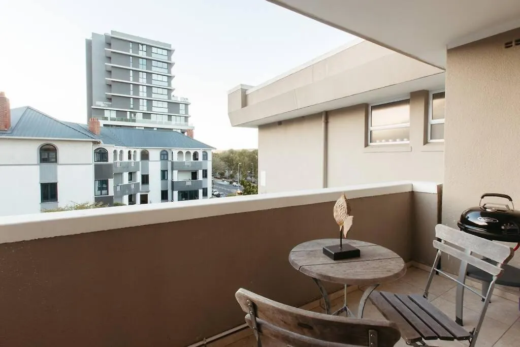 Elegant Apartment With Parking Cape Town